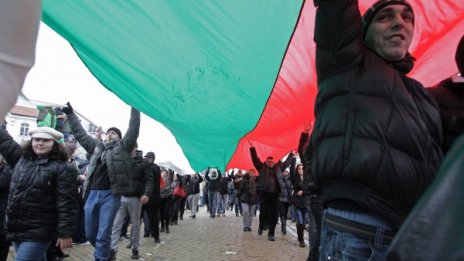 Протестиращи очакват да им подхвърлят наркотици 