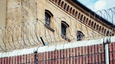 Трима затворници убиха осъден за смъртта на дете във Великобритания (ВИДЕО)