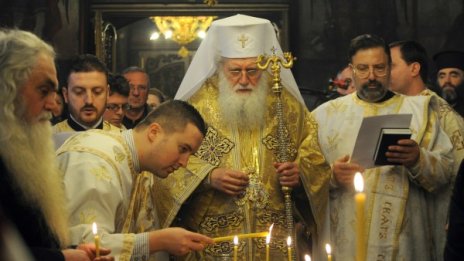 Вие сте слуги на всяка власт, за 5 лв. се продавате! 