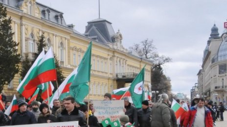 Заради протестите, се променя временно движението