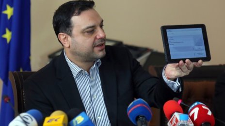 Решаваме листовки за книжка вече на таблет 