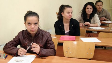 Изборите няма да попречат на матурите, увери Дамянова 