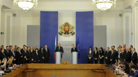 Власт дадена - власт приета