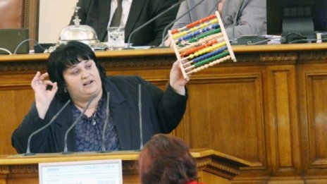 Тръгвам си с гордост, рече на изпроводяк Фидосова 