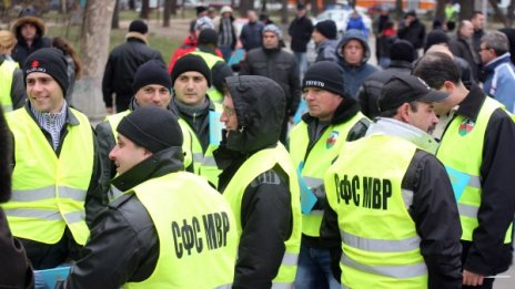 Полицаи поискаха да се заплаща допълнителният им труд