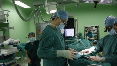 Присаждат пенис на пациент, отгледан върху ръката му