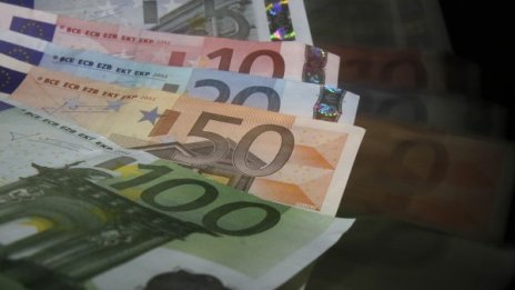 Мошеници източили 570 200 евро от чужда сметка 