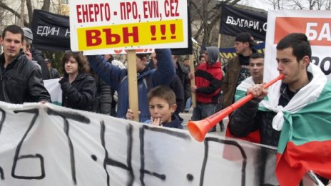Символично самоподпалване на протестите днес 