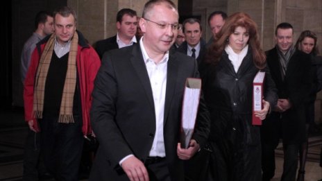 Къде се скри Борисов, пита Станишев