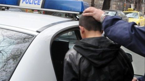 Арестуваха мъж за 11 измами