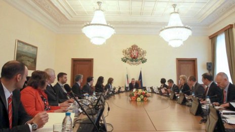 Райков смъмри министрите: Вдигайте си GSM-ите! 