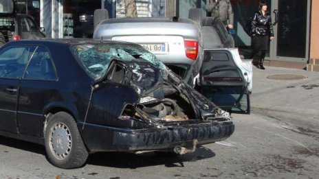 Двама души са загинали при катастрофи