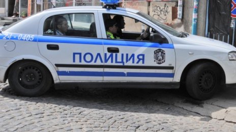 Обраха икони и пари от църква