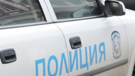 Наказаха полицай, защото ударил мъж, заплашил сина му с пистолет