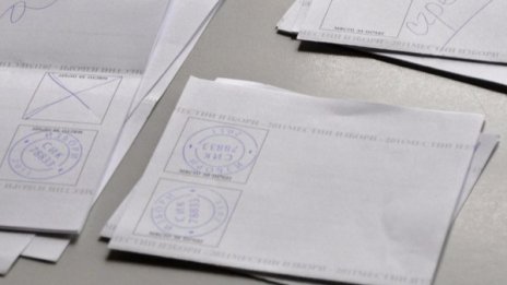 Политиката на кривите огледала 
