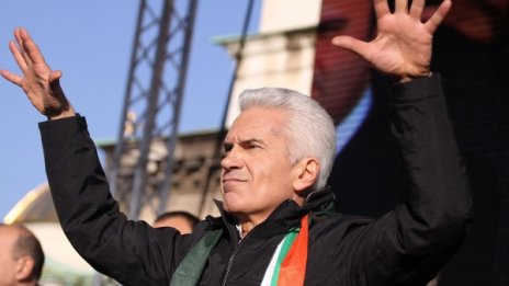 Кампанията на "Атака" - тиха, без певици и комици 