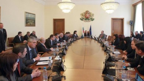 14 областни управители агитират за изборите 