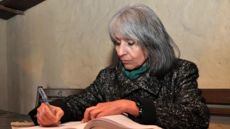 Скандалът с подслушванията руши доверието, отсече Попова