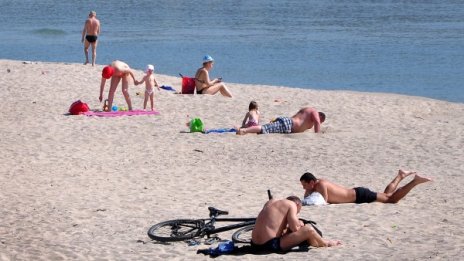 Жега в края на април. Регистрираха 25 рекорда