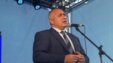 Станишев излага България, ядоса се Борисов