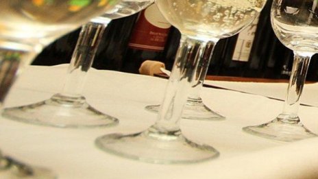 Забраняват продажбата и сервирането на алкохол в София