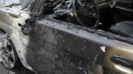 Запалиха джипа на варненски общинар