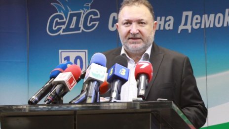 В парламента ситуацията е "орел, рак и щука"!