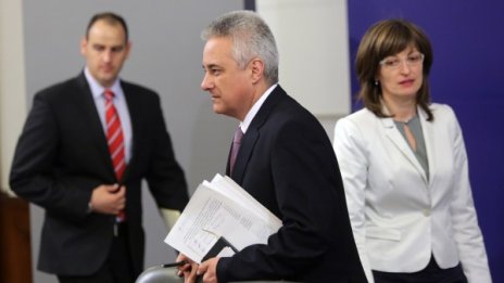 Няма да ставам пощенска кутия на никоя партия, рече Райков