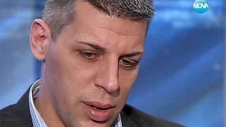 18 г. решетки за зверско убийство на баща, мащеха и брат