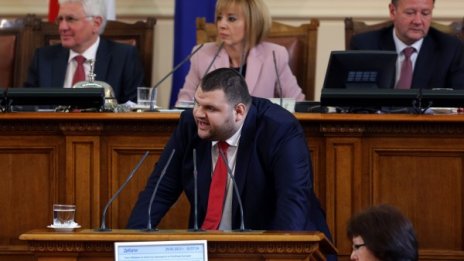 ГЕРБ бранят Цветанов от "лицето" Пеевски 