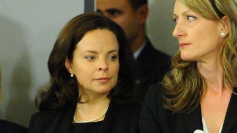 Здравната министърка се поправи: Била против пушенето