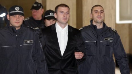 Гледат мярката за неотклонение на Октай Енимехмедов
