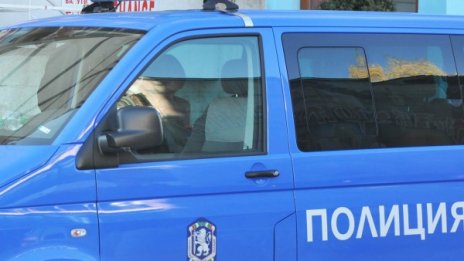 Кола се преобърна в нива, 30-годишен загина