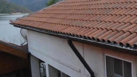 Закопчаха двама за обири на вили