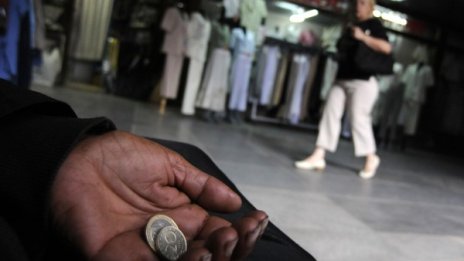 Всеки десети богаташ, всеки втори бедняк в България