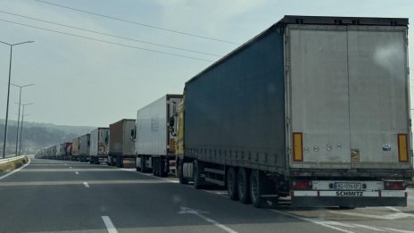 Интензивно е движението на ГКПП „Капитан Андреево“ и „Лесово“ за товарни автомобили на изход