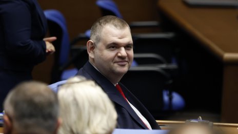 Пеевски за Демерджиев: Нощем вместо за съпругата си, мисли за мен