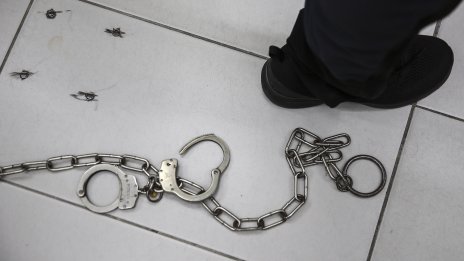 Арестуваха майка, наръгала 11-годишния си син до смърт ВИДЕО