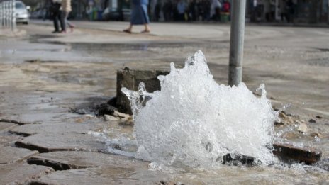 Спират водата в части от София