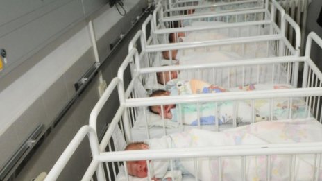 Намаляваме още, чакат рекордно малко бебета