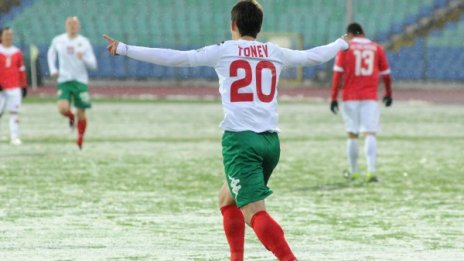Александър Тонев премина в Астън Вила