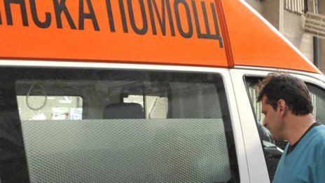 Мъж е с опасност за живота след сбиване