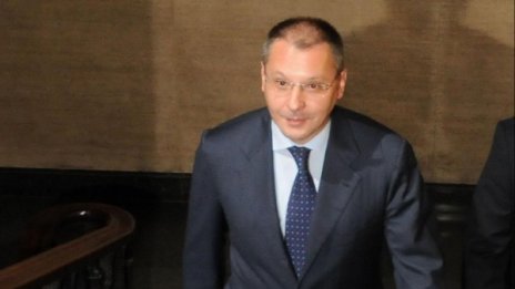 Единственият шанс на кабинета е оставката на Станишев