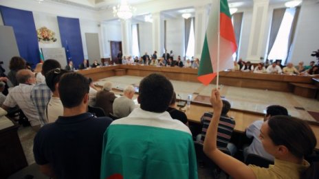 Всеки с болежките си за ДАНСинга... при Орешарски