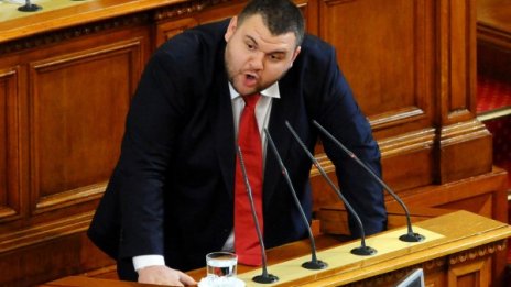 Пеевски с достъп до секретна информация съмнително бързо 