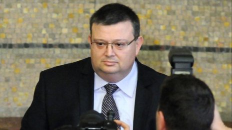 И Цацаров се смутил от случващото се на КСНС 