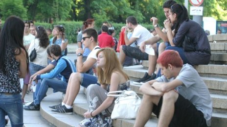 Неделно: Кандидат-студенти на изпит по математика в СУ