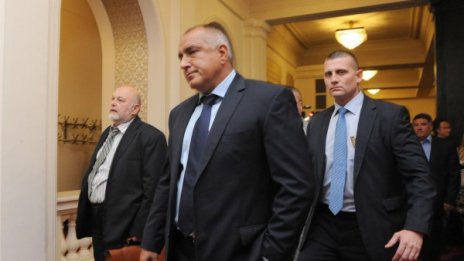 Борисов и Кунева протягат ръка на Радан Кънев