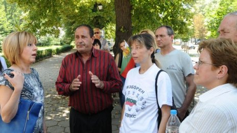 Манолова избухна: Диалог &ndash; да, ултиматуми &ndash; не!