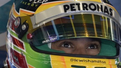 Хамилтън с пол позишън на Силвърстоун